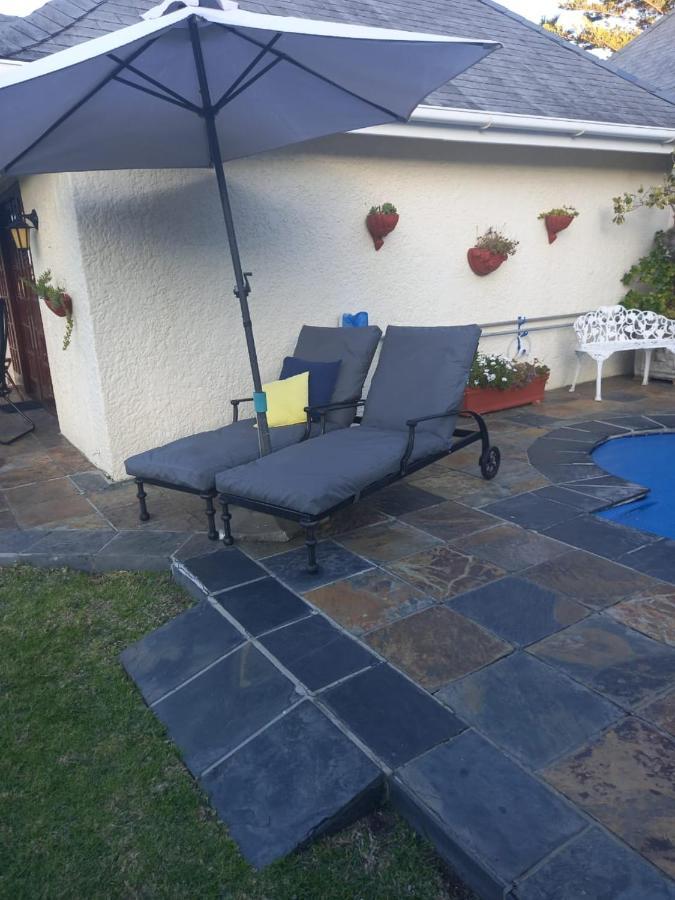 Mulligans Guest Lodge Hermanus Exterior photo